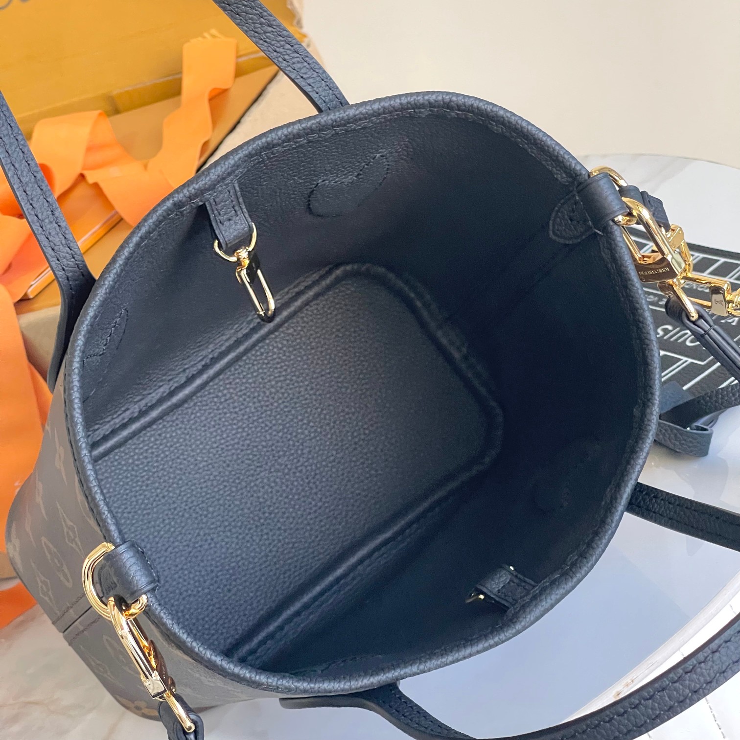 L0vis Vvtt0n Damier Azur Bag