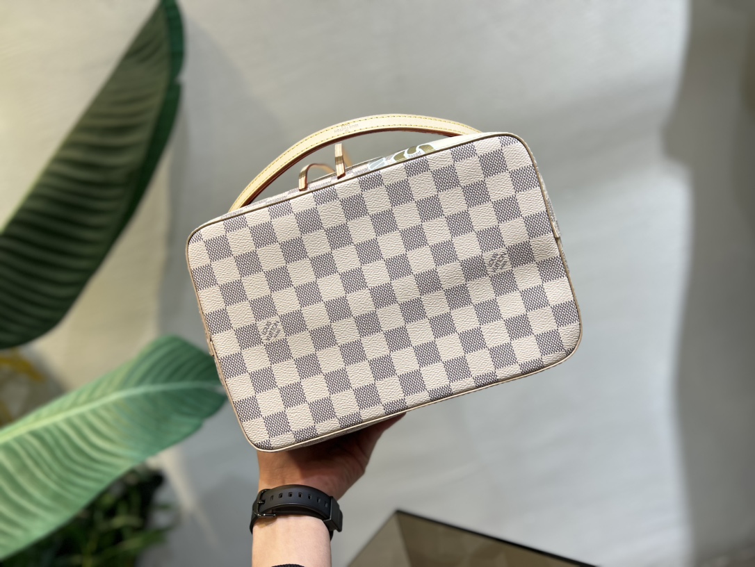 L0vis Vvtt0n Damier Azur