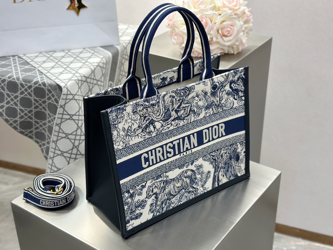 New D10r Blue and White Tiger Leather Tote Bag